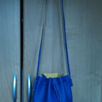 Нова чанта синя с жълта вътрешност , снимка 2 - Чанти - 37075384