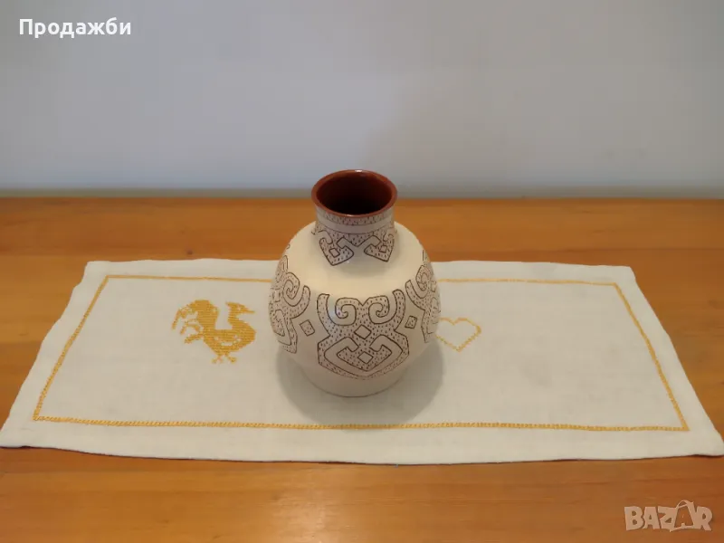 Покривка с ръчна бродерия, снимка 1