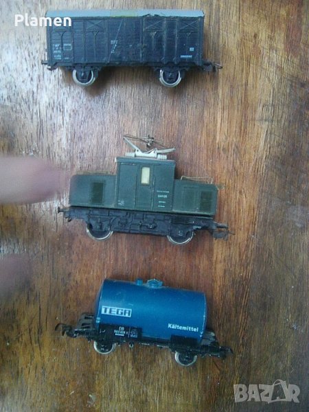 Стари оригинални германски локомотив с два вагона, снимка 1