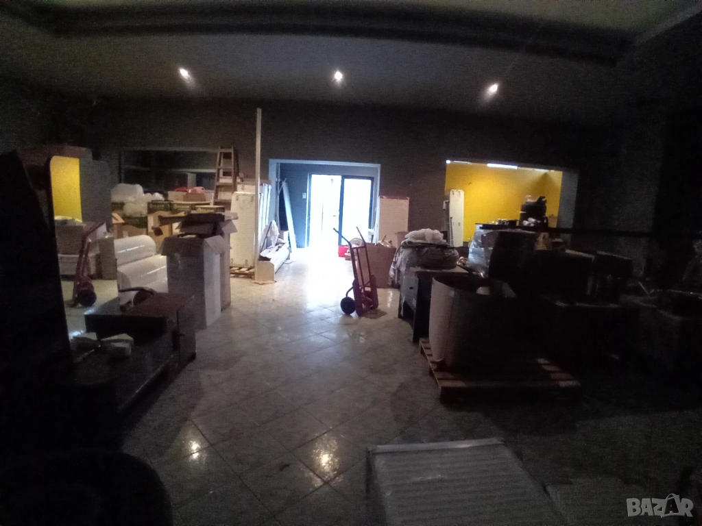 Заведение зала търговско помещение с градина под наем, снимка 1