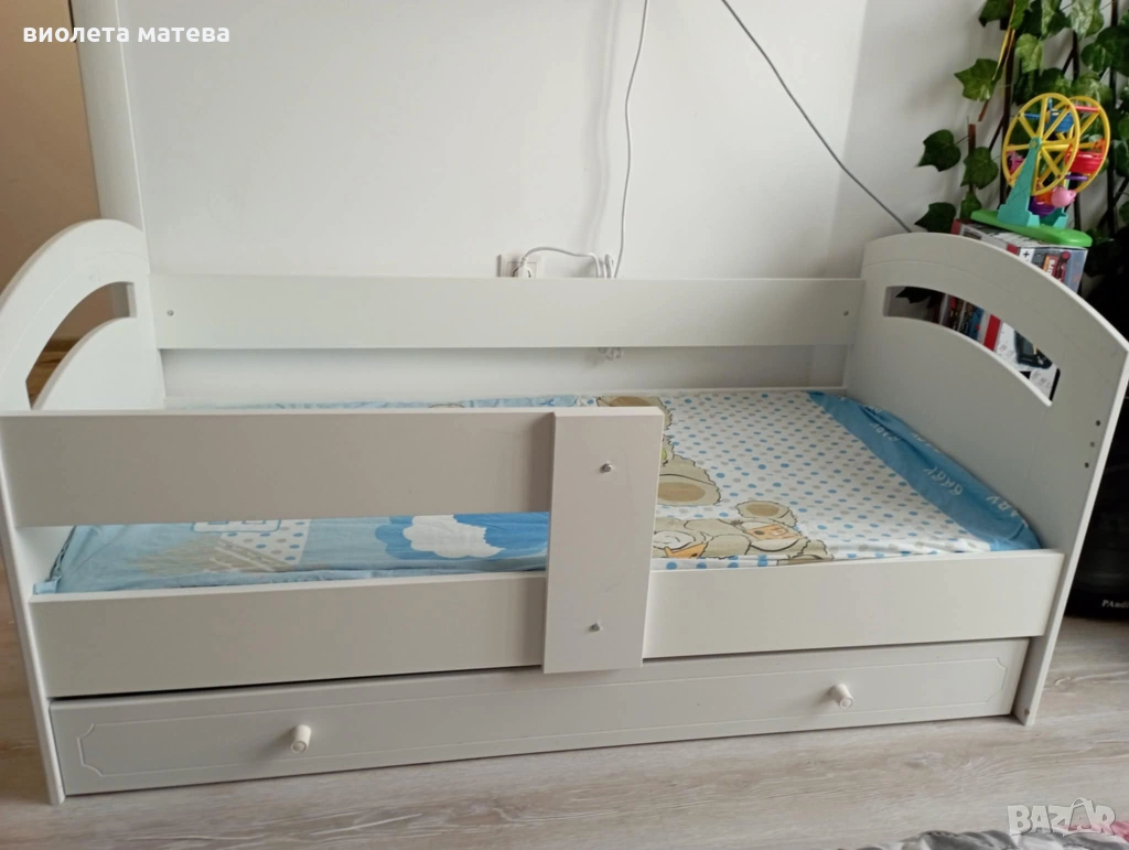 Детско легло с матрак и чекмеджета, снимка 1