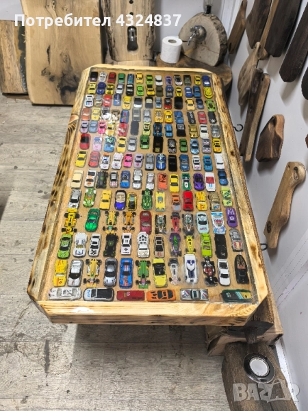 ръчна изработка на холна маса с епоксидна смола и колички, снимка 1