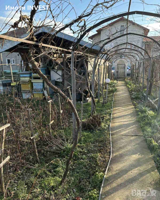 Тухлена къща с голям двор и кладенец – кв. Въбел, снимка 1