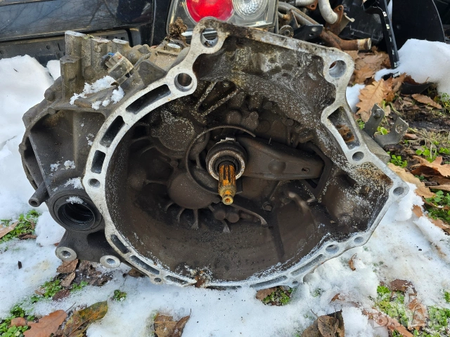 Mazda 2.0 121 дизел 6 степенна ръчна скоростна кутия , снимка 3 - Части - 53067824