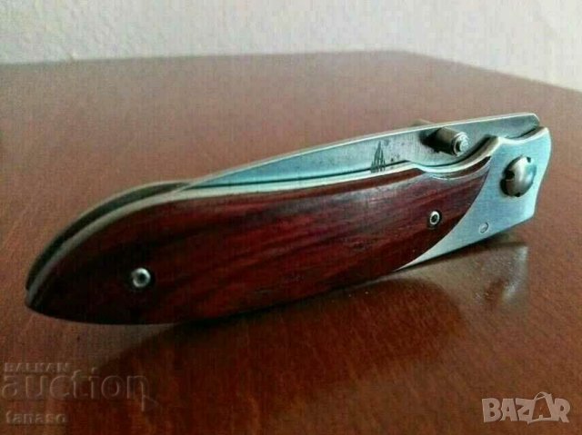 Джобен нож с дървени чирени