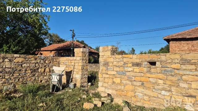 Продавам парцел с нова каменна ограда и 1500кв. с проект за къща 135кв. близо до В.Търново, снимка 3 - Парцели - 55986213