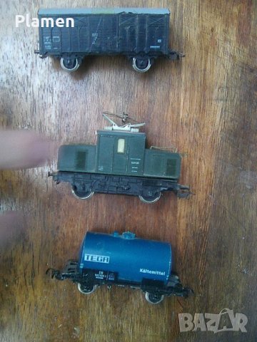 Стари оригинални германски локомотив с два вагона, снимка 1 - Колекции - 38954380