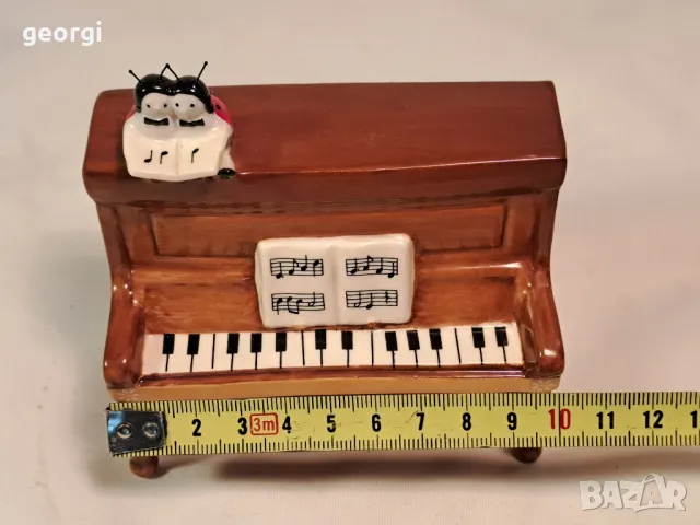 Goebel музикална порцеланова фигура пиано, снимка 10 - Колекции - 49620636