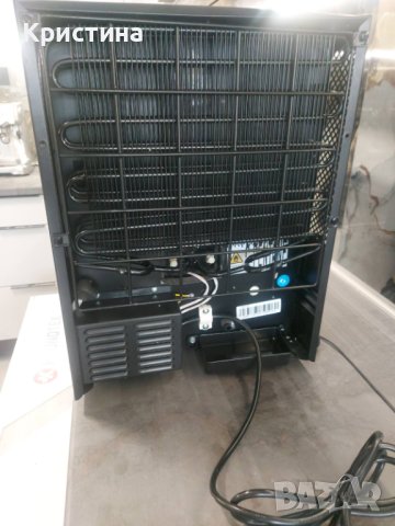 Хладилна витрина за 8 бутилки, снимка 3 - Хладилници - 40685207