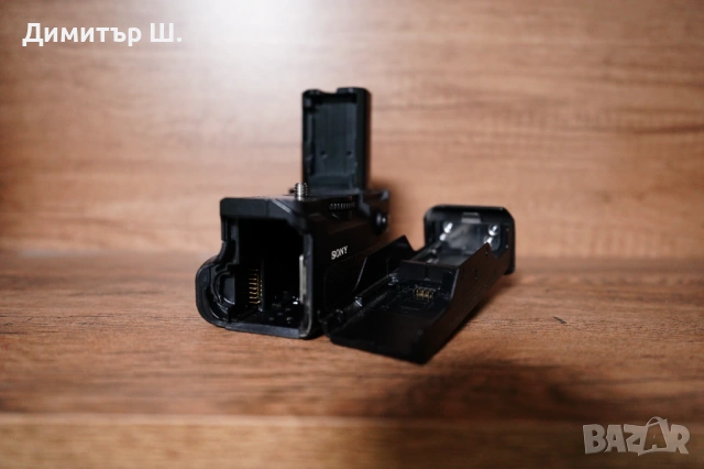 Sony VG-C3EM - вертикален грип за Sony A7R III, A7 III и A9, снимка 3 - Чанти, стативи, аксесоари - 54032591