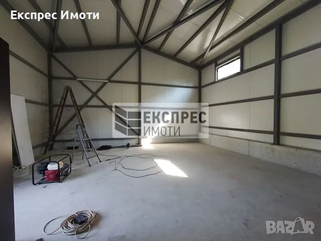 Склад с паркинг, в района на Метро
