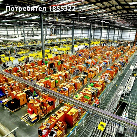 Амазон набира мъже и жени за работа 