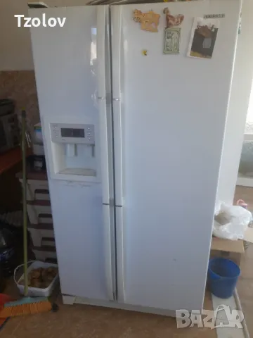 Продавам  хладилник с фризер 
