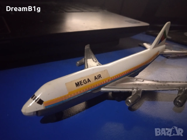  Ретро метален самолет Boeing 747 MEGA AIR – Колекционерски модел