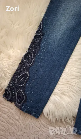 УНИКАЛНИ дънки с дантела и камъчета и синци по нея, снимка 2 - Дънки - 48082506