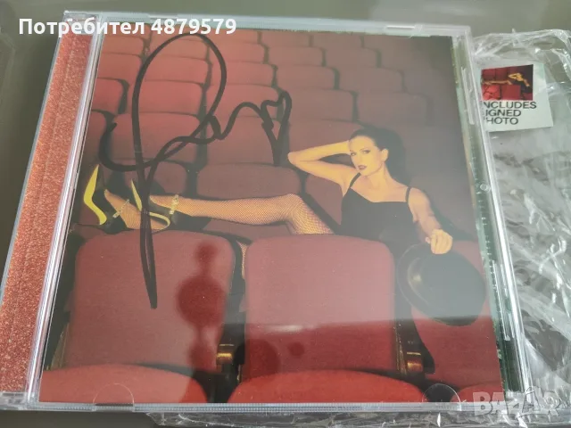 SIGNED Taylor Swift - The Life of a Showgirl cd