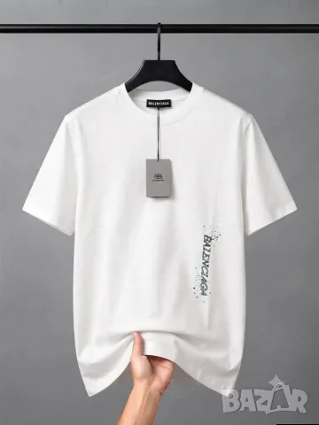 Различни модели Balenciaga най-търсените мъжки тениски