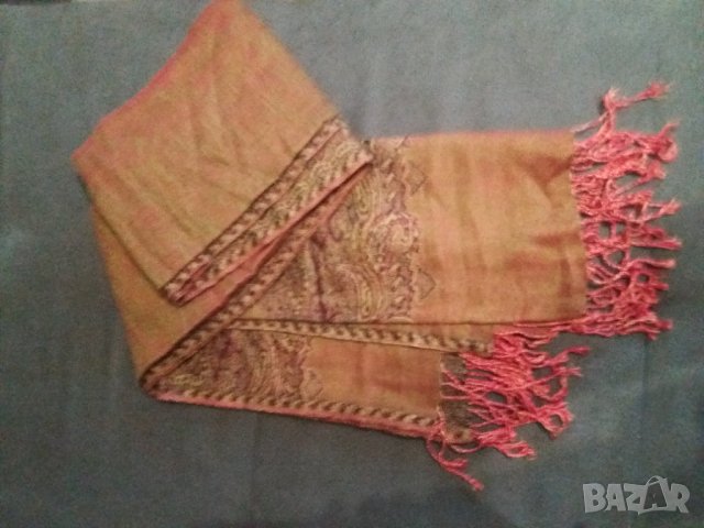 Дамски шал с ресни, снимка 4 - Шалове - 35612465