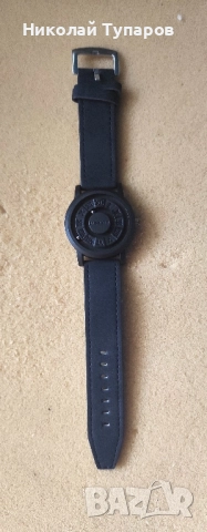 Мъжки бизнес елегантен модерен часовник кръгъл магнитен циферблат алуминиев корпус налични 2 броя 