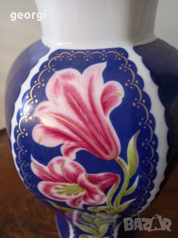 Немска порцеланова ваза с флорални мотиви и позлата , снимка 2 - Вази - 35499760