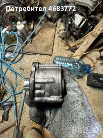 Вакумна помпа за двигател на Мерцедес Mercedes 2.2Cdi само за 100лв. A6512300565, снимка 2 - Части - 52805331