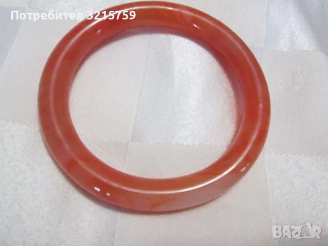 Гривна масивен червен ахат,полускъпоценен камък, 8,5х6,5см.