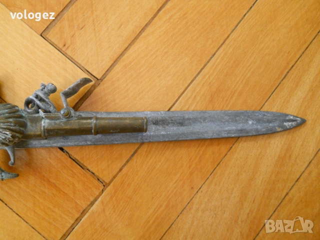 Старинна френска кама с вграден кремъчен пистолет -  (реплика), снимка 4 - Антикварни и старинни предмети - 40038574