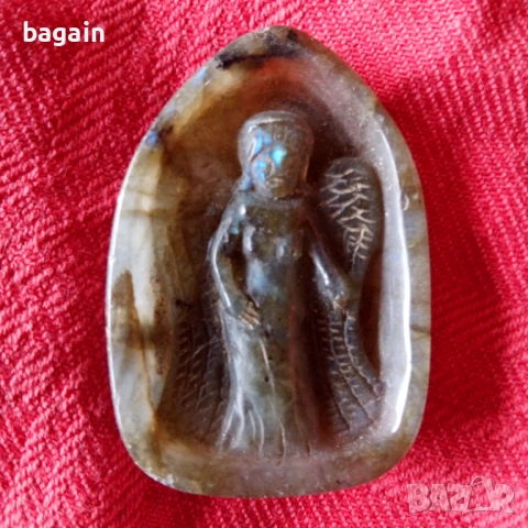 Камея от лабрадорит , снимка 2 - Колиета, медальони, синджири - 54223801