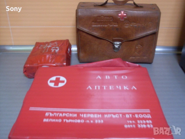 Стара авто аптечка, снимка 7 - Антикварни и старинни предмети - 54174260