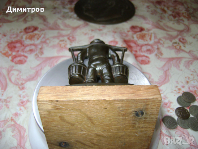  Масивна Бронзова статуетка , снимка 3 - Антикварни и старинни предмети - 44793637