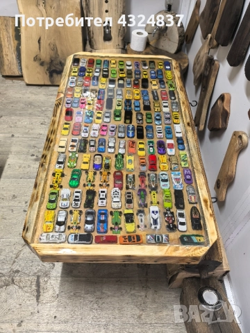 ръчна изработка на холна маса с епоксидна смола и колички