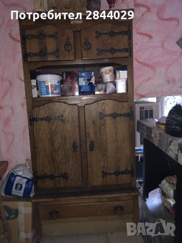 продавам масивен старинен шкаф 