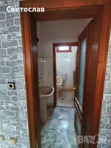 Собственик ПРОДАВА 4 етажна къща с двор и гараж в ПРОВАДИЯ център, снимка 6 - Къщи - 53136472