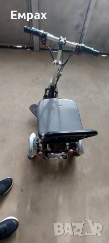 Триколка, снимка 2 - Детски велосипеди, триколки и коли - 53158404