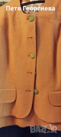 Елегантен дамски костюм