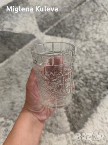 Много красива стъклена малка ваза с цвете. Цена 5 лв., снимка 3 - Вази - 51449451