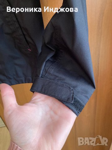 Дамско спортно яке за преходи Quechua от Декатлон, снимка 2 - Якета - 44322507