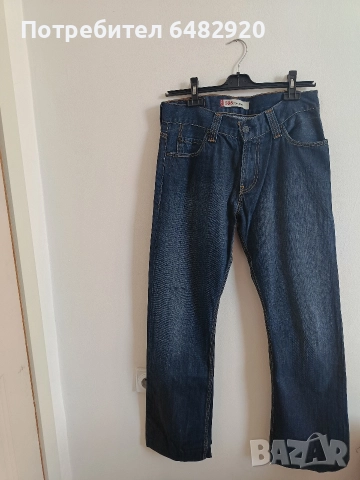 Запазени дънки Levi