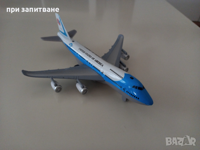 Метални Boeing 787 и 777, 2 пластмасови изтребителя, снимка 5 - Колекции - 39234082