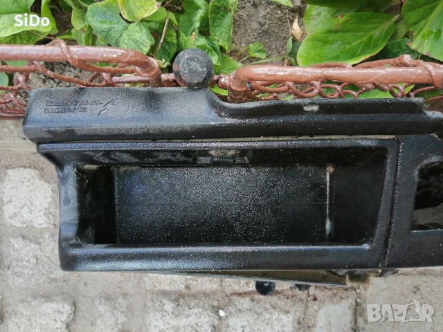 Оригинално барче под таблото без капаче на бушониерата от шофьорската страна за Голф 2! , снимка 3 - Части - 37767032