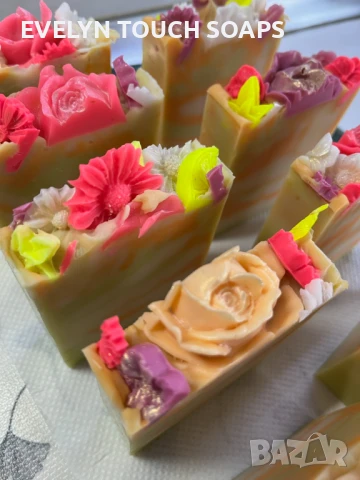 Градината Мажорел – арт сапун с флорална композиция , снимка 13 - Козметика за тяло - 51268005