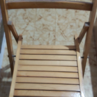 Продавам дървен зглобяен стол, снимка 1 - Столове - 44733261