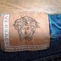 Versace, къси дънкови панталонки, Размер S. Код 1455, снимка 3 - Къси панталони и бермуди - 35417131