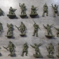 Комплект пластмасови фигурки - 41 броя - войници, снимка 5 - Колекции - 35278970