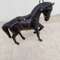Стара кожена статуетка на кон, снимка 1 - Антикварни и старинни предмети - 31771362