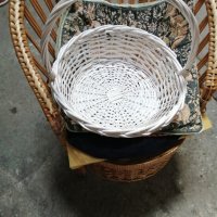 бяла плетена кошница, снимка 1 - Други - 42289431