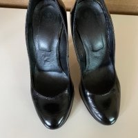 Черни обувки на ток от естествен лак, снимка 1 - Дамски обувки на ток - 30457893