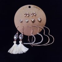 Комплект обеци със сърца, кристали, панделки и пискюли, снимка 1 - Обеци - 34478025