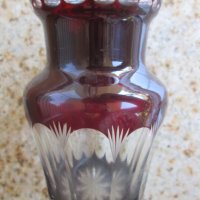 Малка Кристална ваза ,червен кристал, снимка 1 - Декорация за дома - 36948237