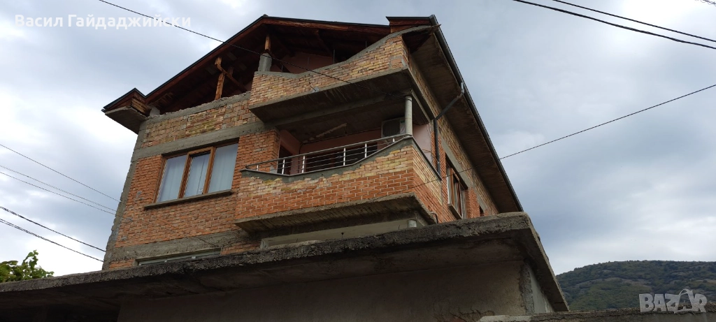 Продавам 2 етажа от къща,гараж със канал и изба, двор и навес , снимка 1